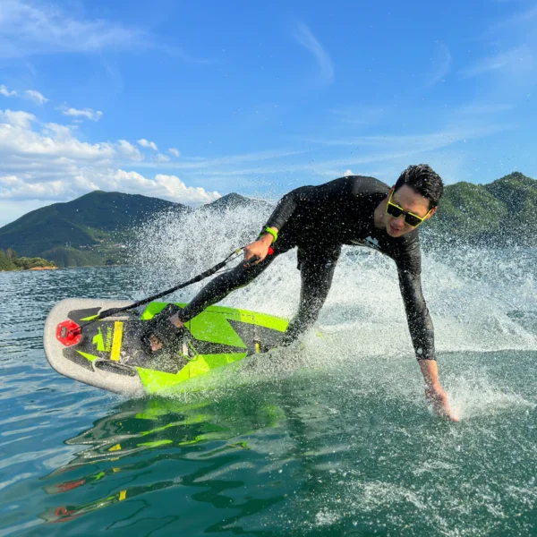 electric-surfboard-power-suerfboard-jetsurf-surfing-rushwave-6 RUSH WAVE | Electric Surfboard | RIDER H1 12KW | Best